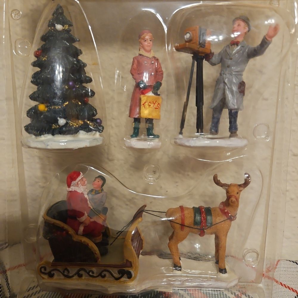 Lemax Santa's Sleigh Mini Figurine Holiday Village Accessory - Picture 2 of 4